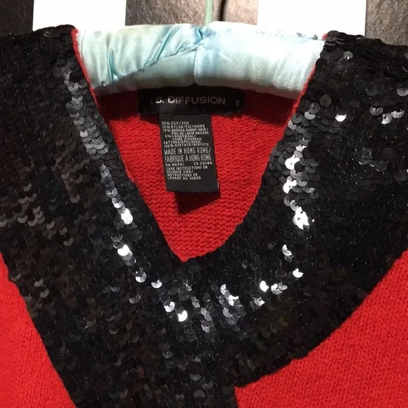 Red & Black 1980s Vintage Angora & Silk Sequin Bow Sweater Size Small/Medium 2/6 - Picture 5 of 10